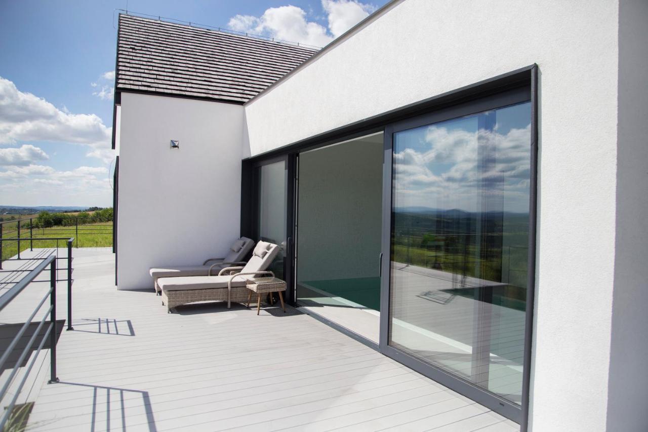 Villa Relax With Swimming Pool And Mountain View Bukow エクステリア 写真