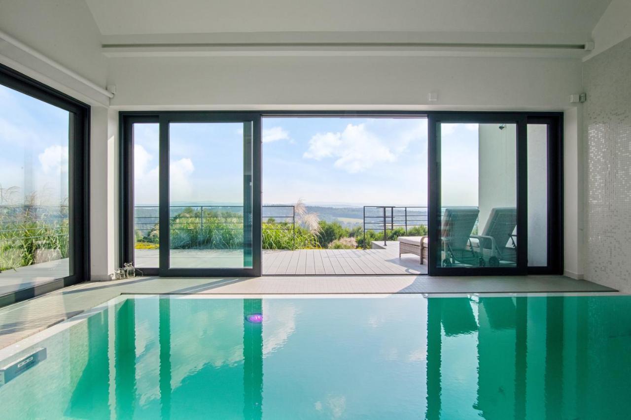 Villa Relax With Swimming Pool And Mountain View Bukow エクステリア 写真