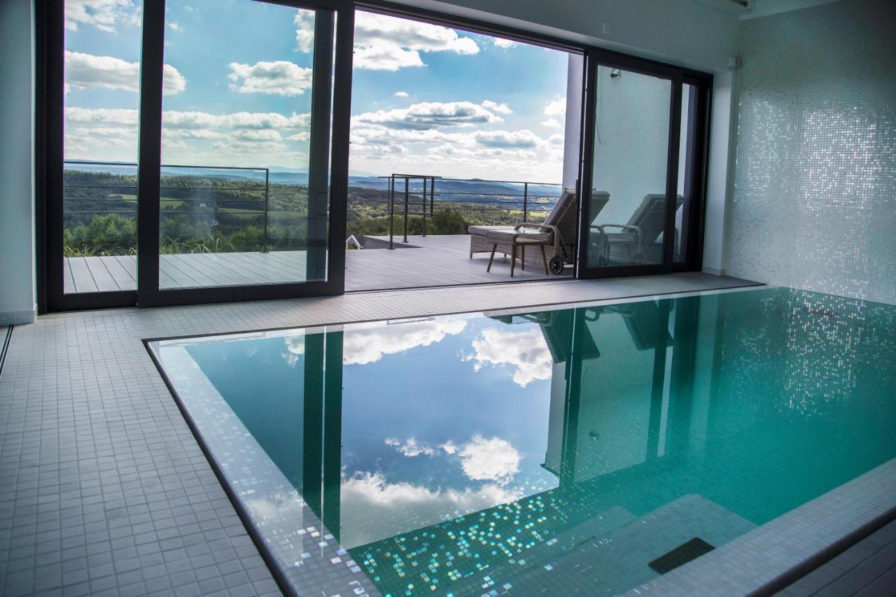Villa Relax With Swimming Pool And Mountain View Bukow エクステリア 写真